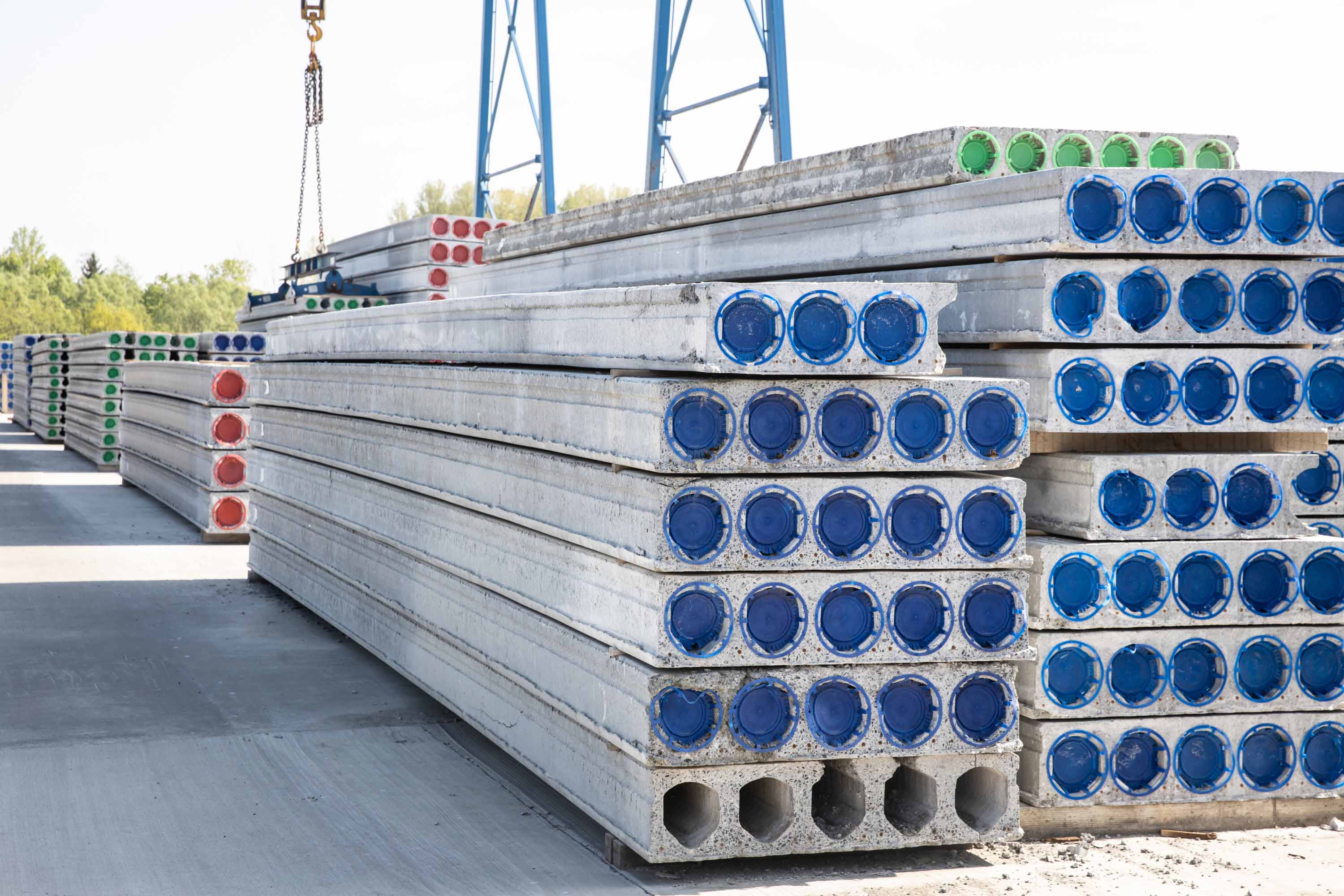 Prestressed hollow core concrete slabs